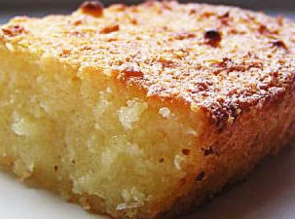 pedaço de bolo de macaxeira